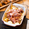 Patatas con bacon y queso